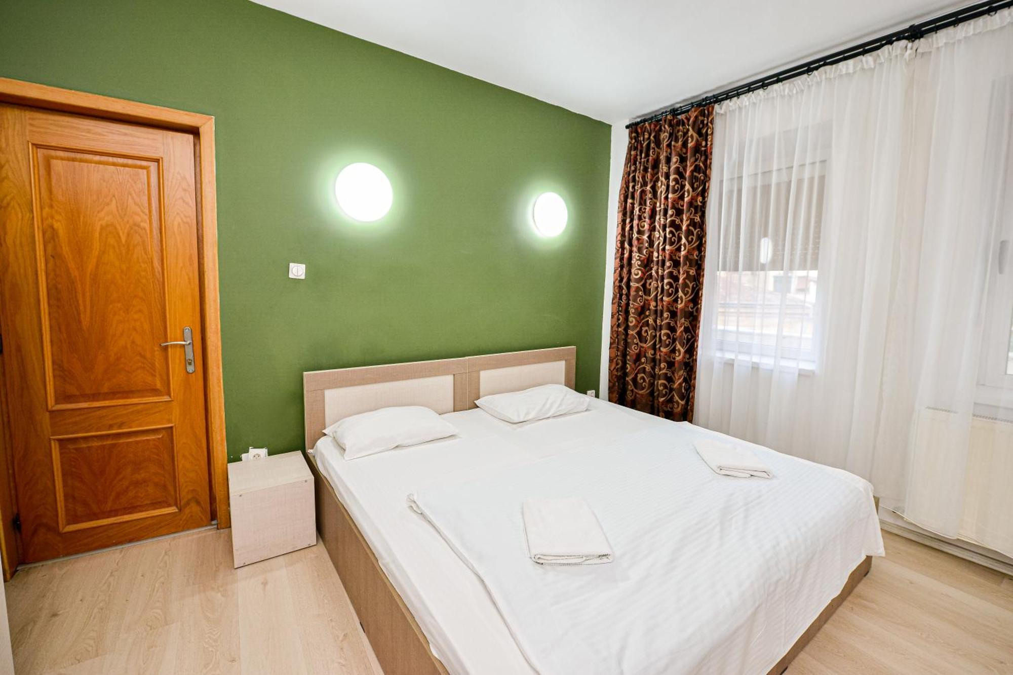 The Lincoln Suites - Central Shabbat Friendly Apartments Bucharest Exterior photo